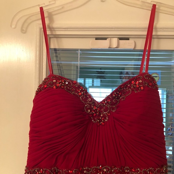 Red Sweetheart Neckline Dress - Picture 2 of 7
